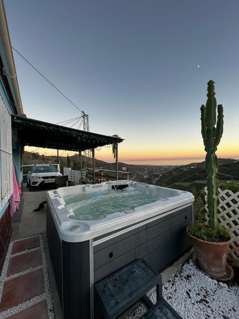 Casa Rural Malaga Monkey Love Con Jacuzzi Iznate Екстериор снимка