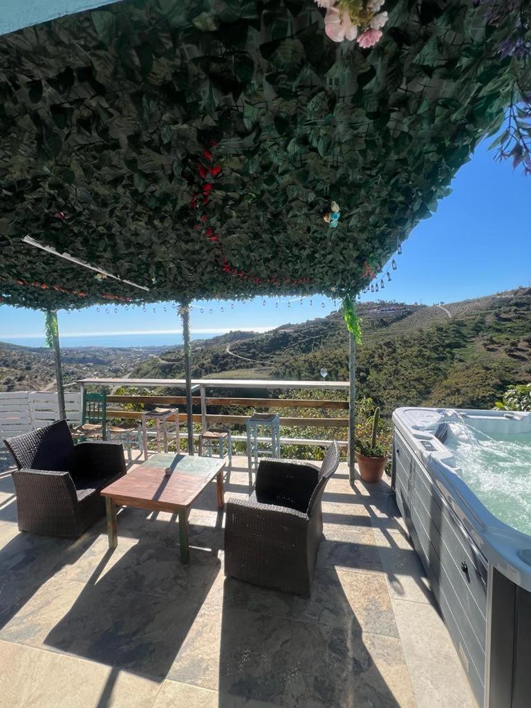 Casa Rural Malaga Monkey Love Con Jacuzzi Iznate Екстериор снимка
